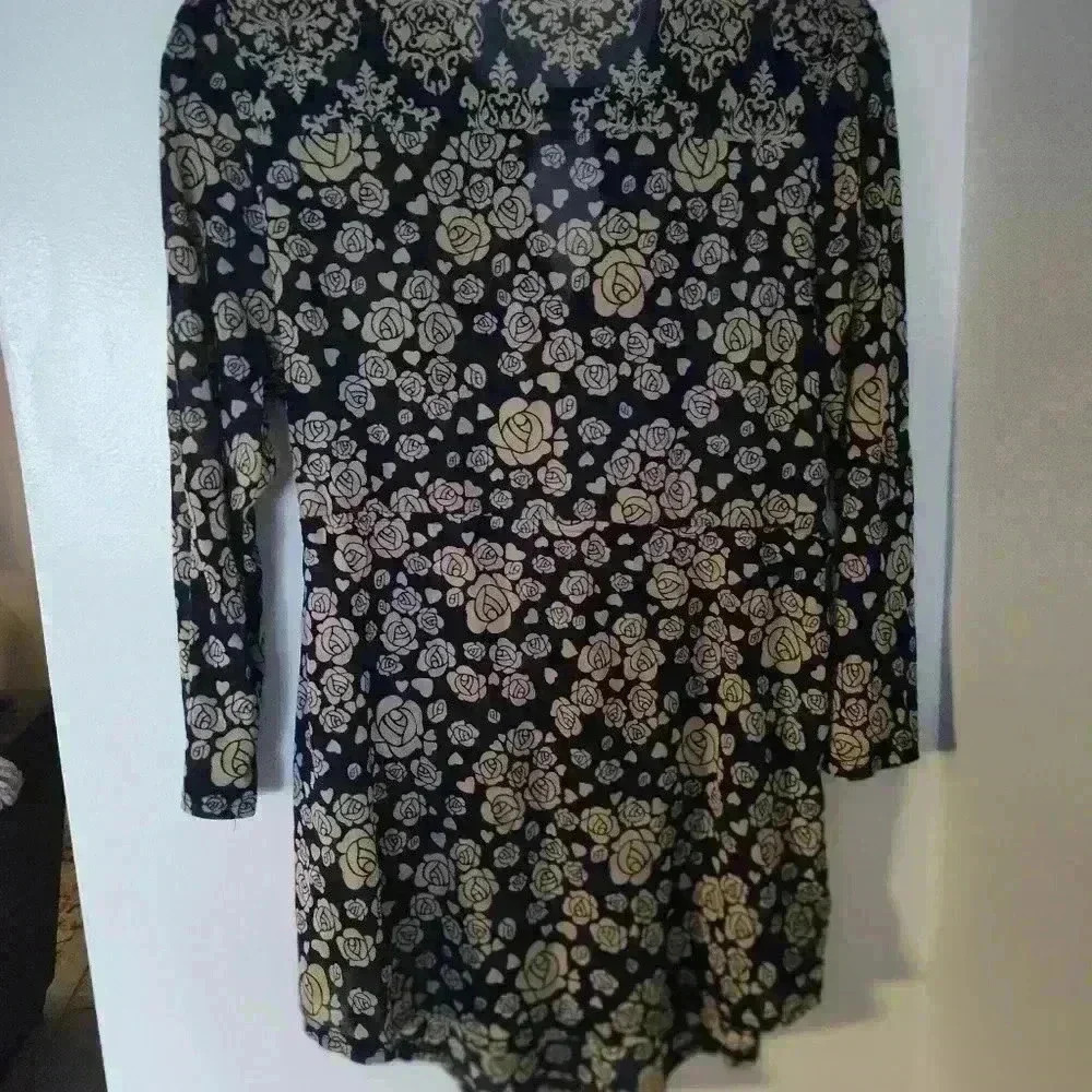 Siren lily black floral top size Lg (65) - Picture 3 of 3